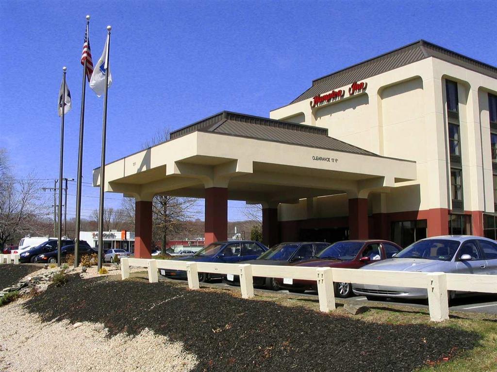 Hampton Inn West Springfield Exterior photo